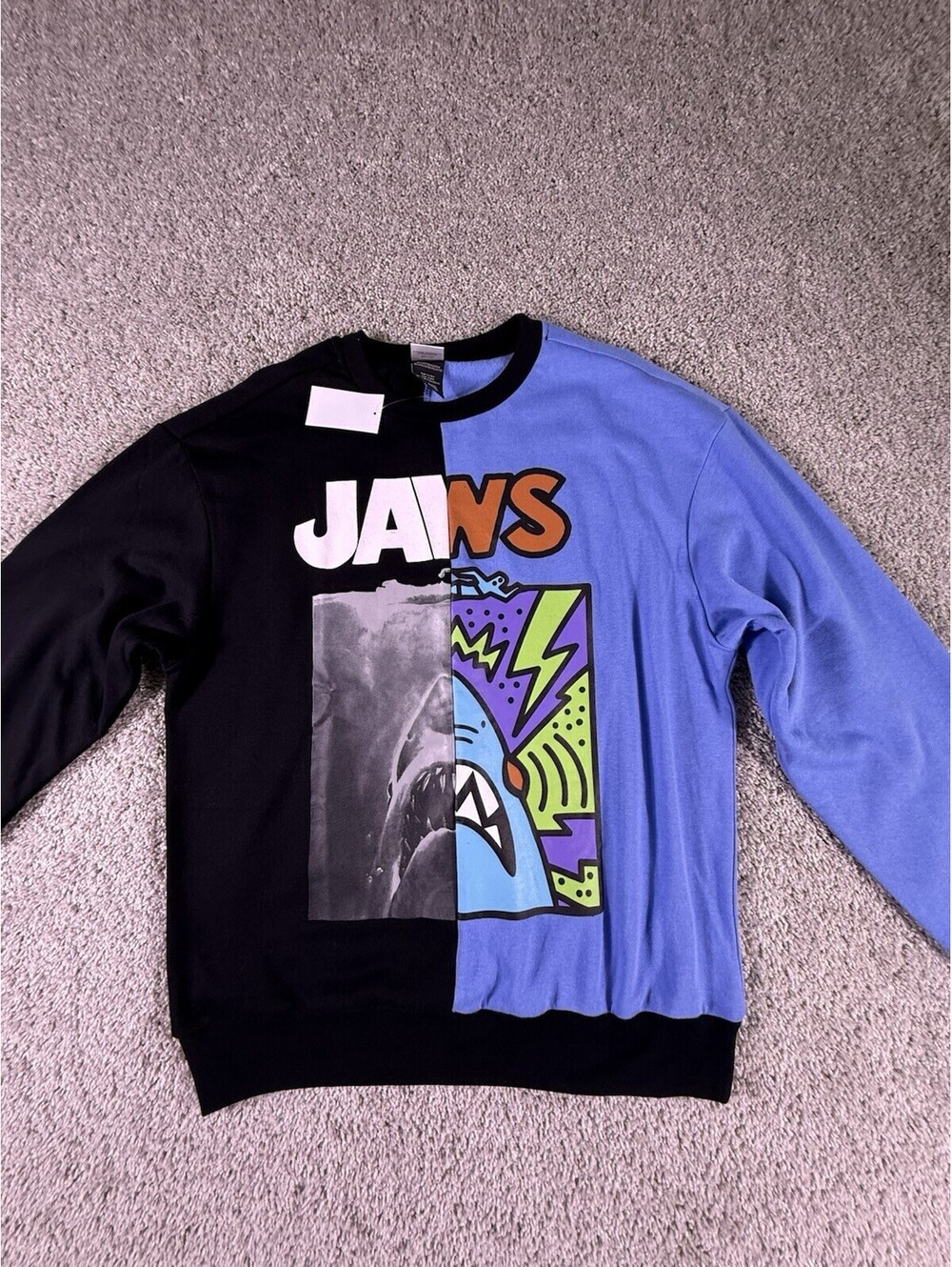 NWT Jaws Men’s Sweatshirt Size Medium Graphic Print Blue and Black